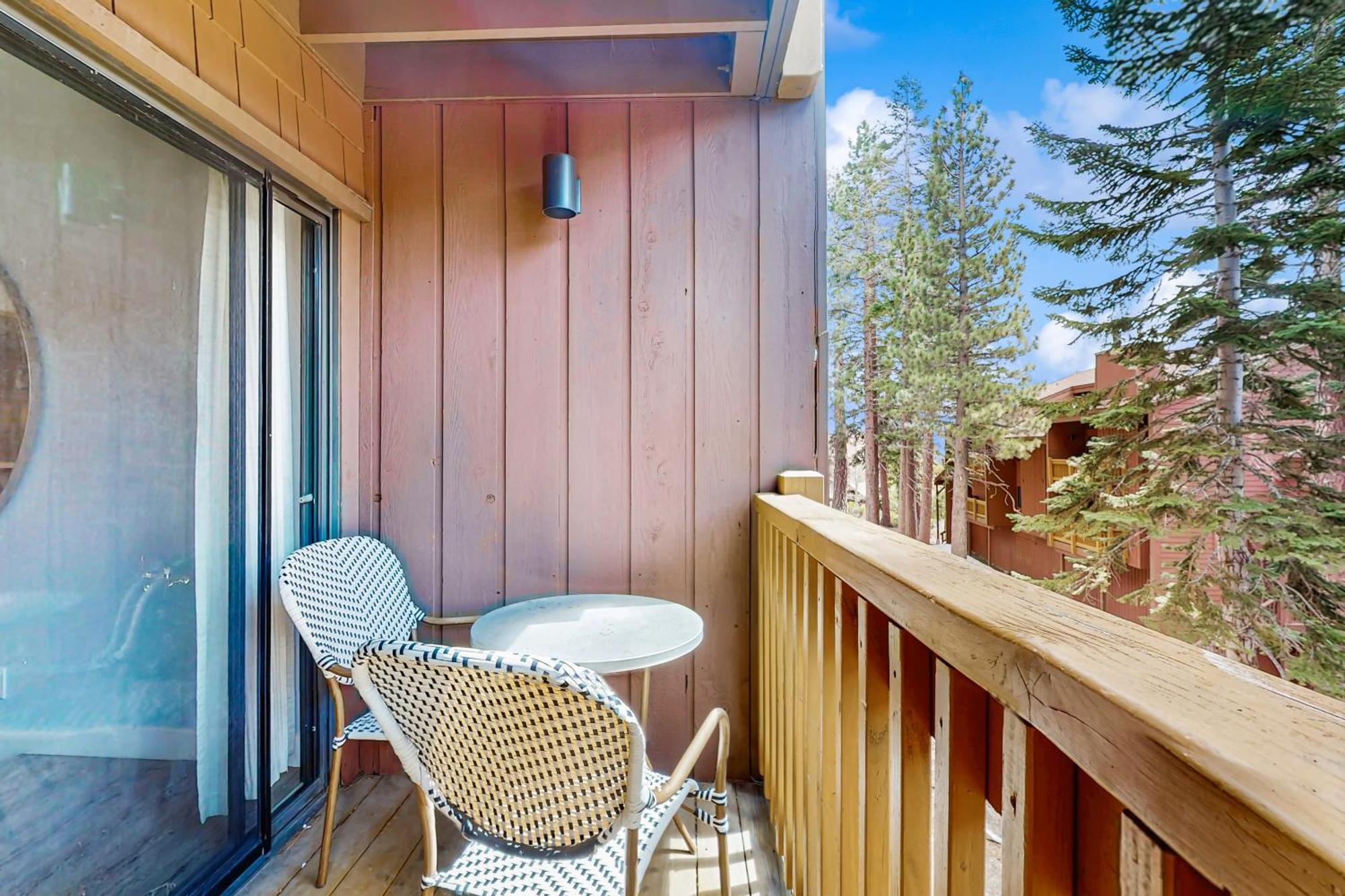 Mammoth Ski & Racquet 93K Mammoth Lakes Exterior photo